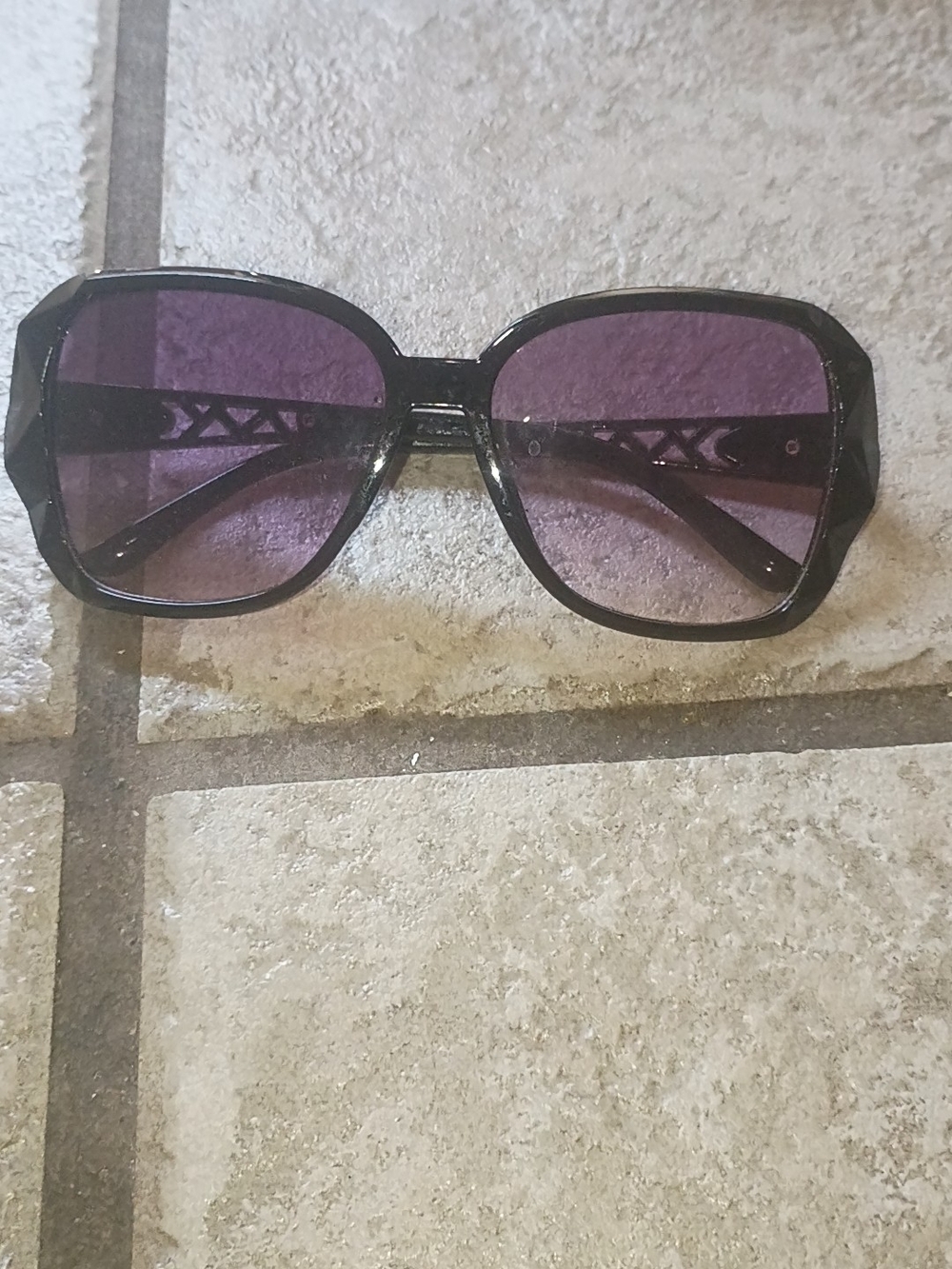 Oversized Retro Square Sunglasses with Gradient Purple Lenses – Black